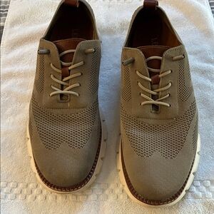 Men's Tan Lace-Up Shoes
